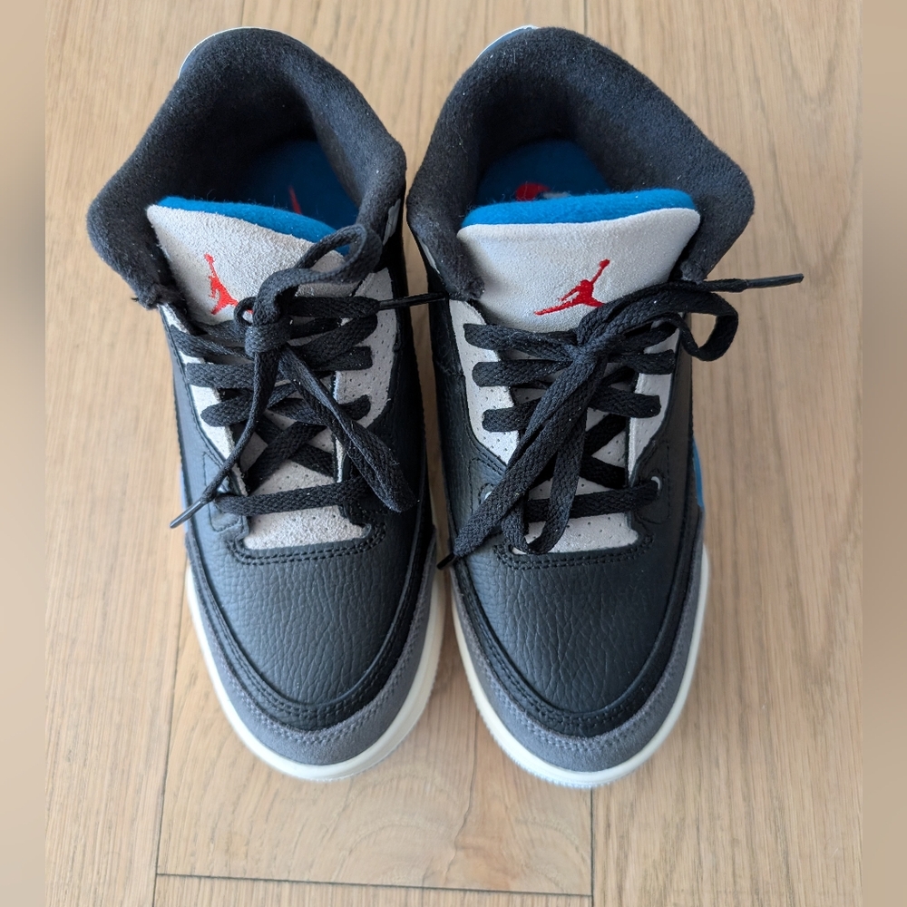 [NEW] Boys Black and Blue Jordans - Picture 4 of 4